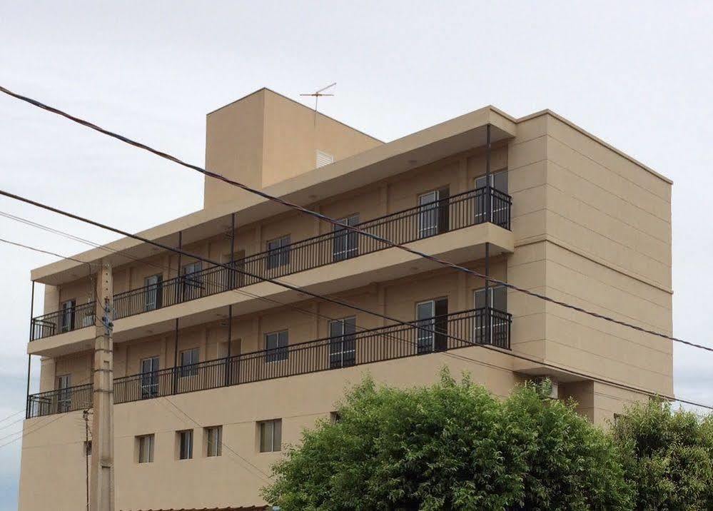 Flor Que Ri - Flats Mobiliados Na Melhor Localizacao Olimpia Exterior photo